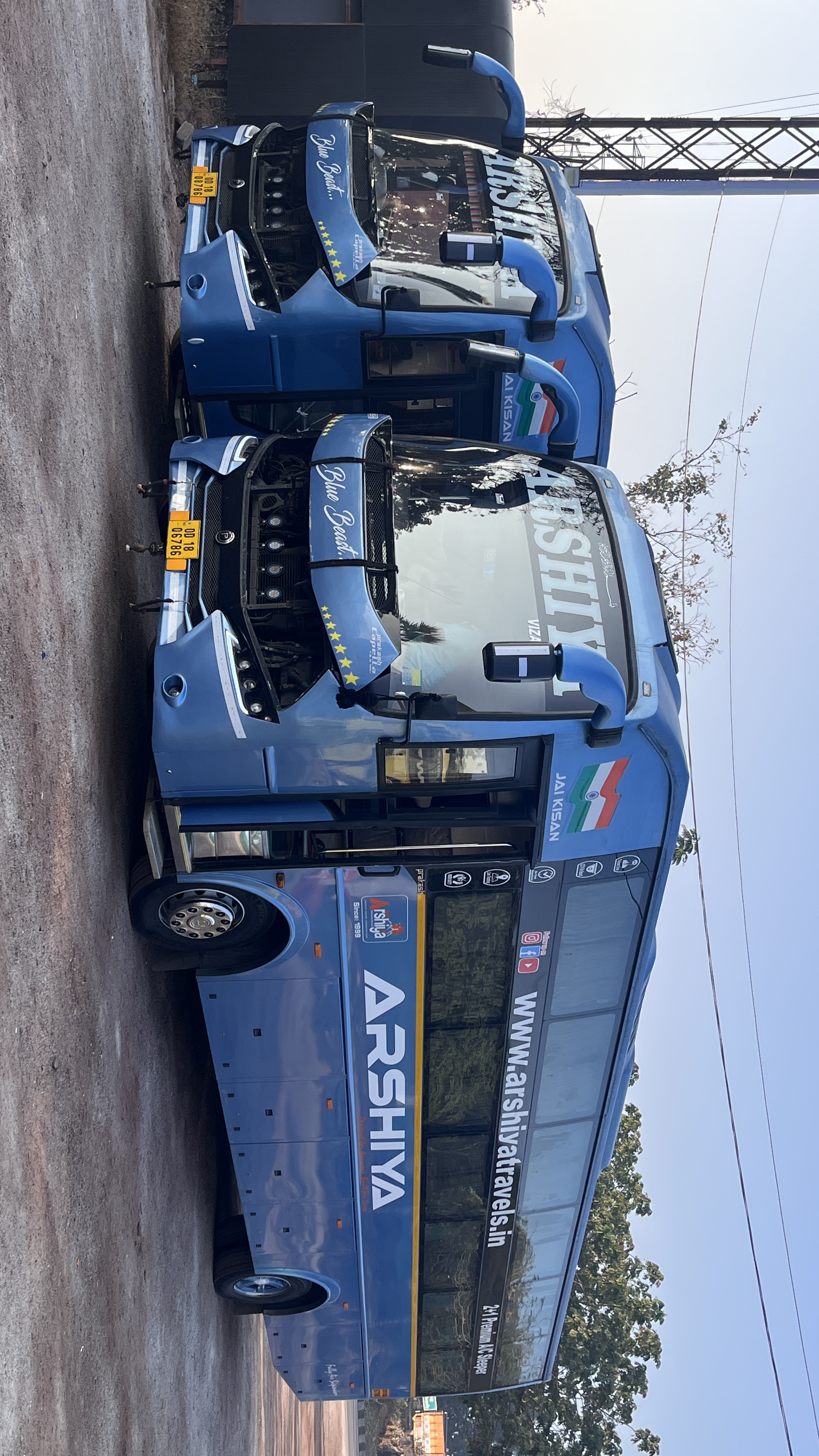 Vehicle Image 8-2